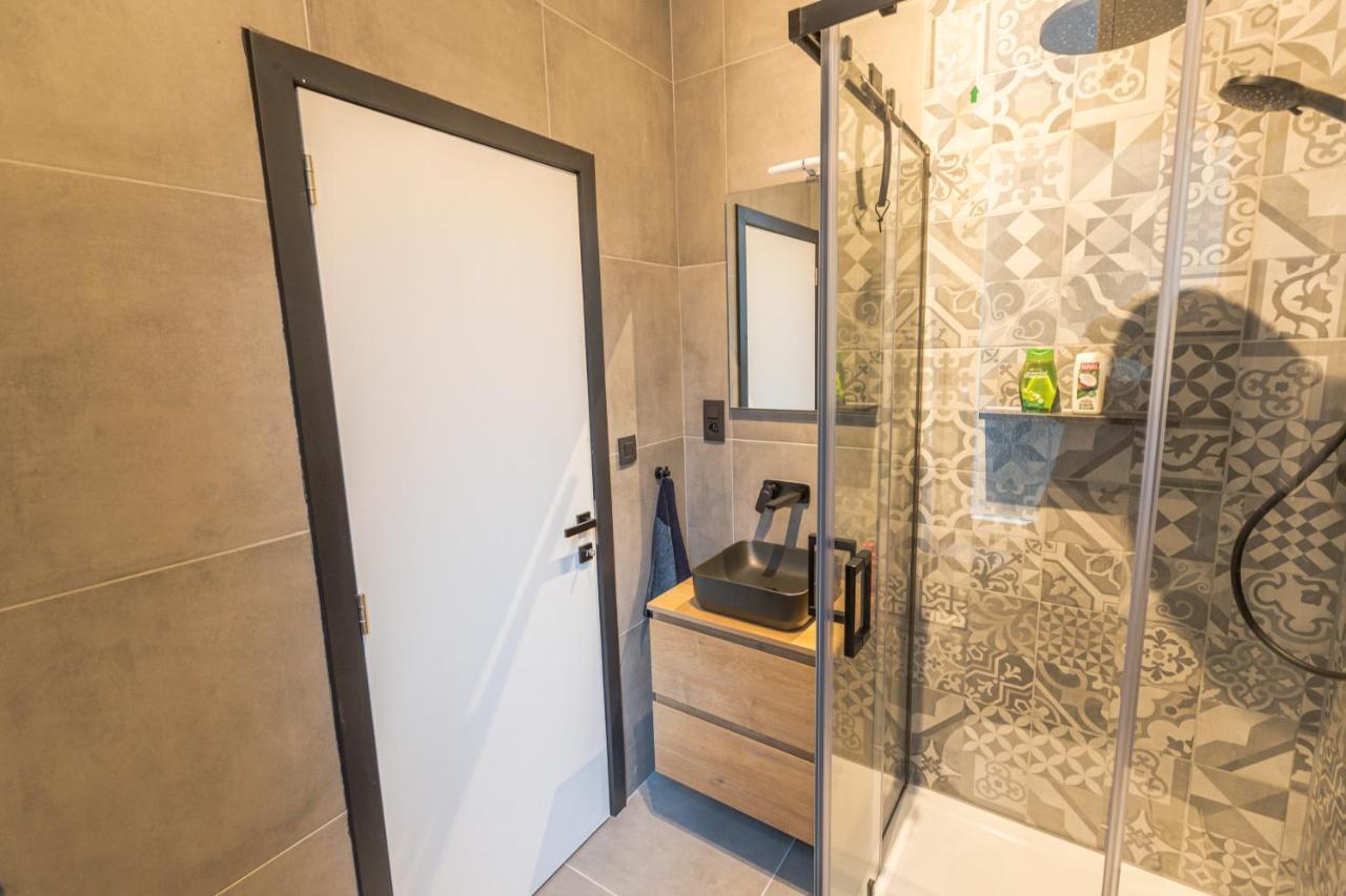 בריסל Golden Dove Luxury Aparts מראה חיצוני תמונה